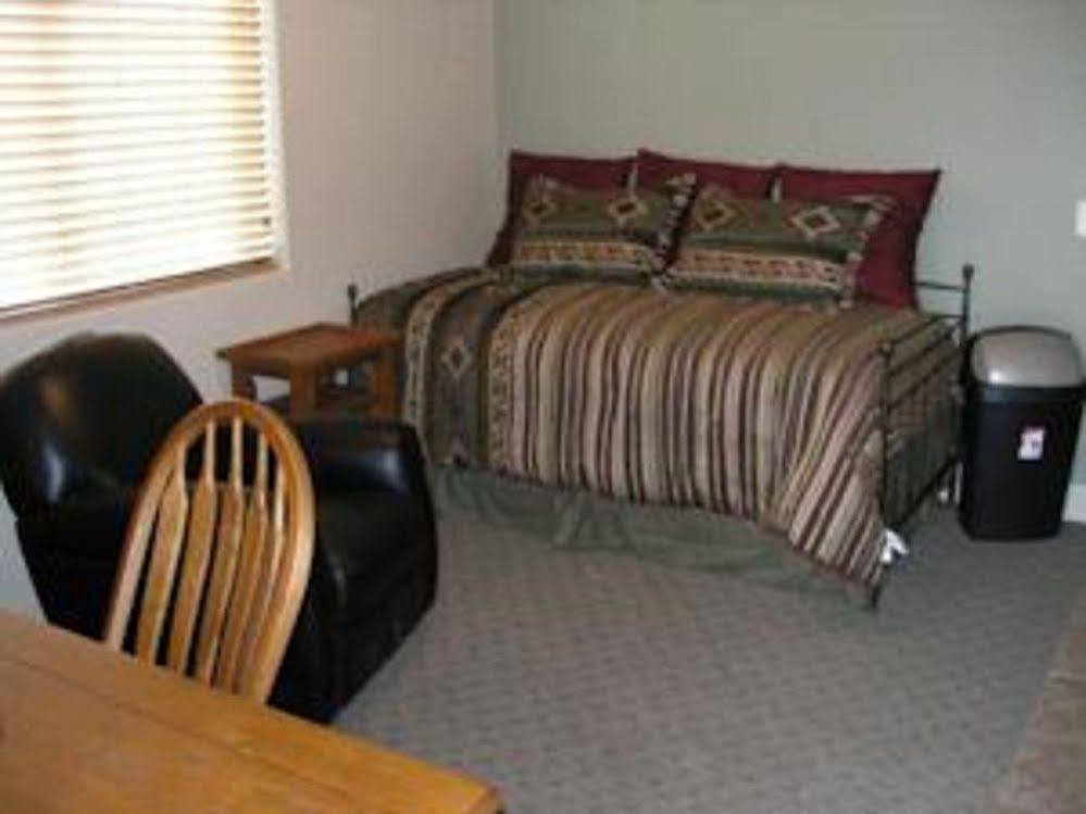 Centennial Suites & Extended Stay Rifle Extérieur photo