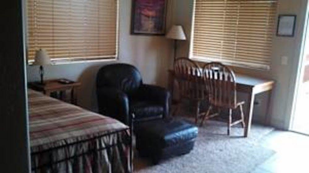 Centennial Suites & Extended Stay Rifle Extérieur photo